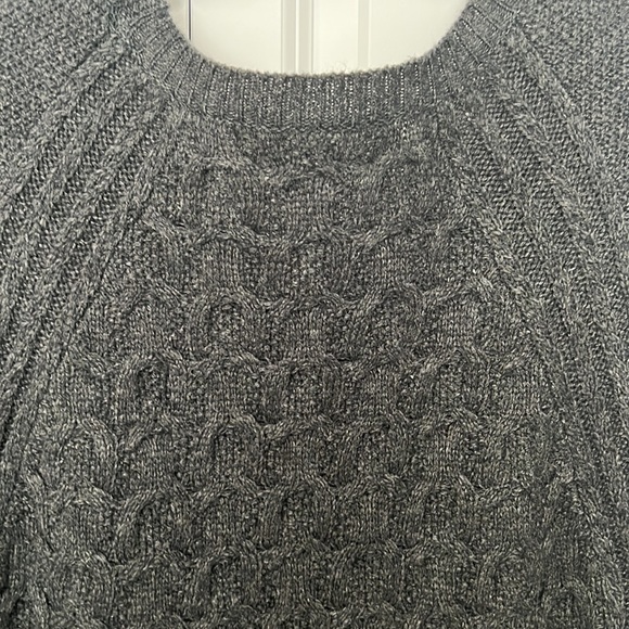 Grey knit Pullover Sweater. Size Large. - Picture 7 of 7